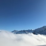 Panoramawelt über dem Nebel